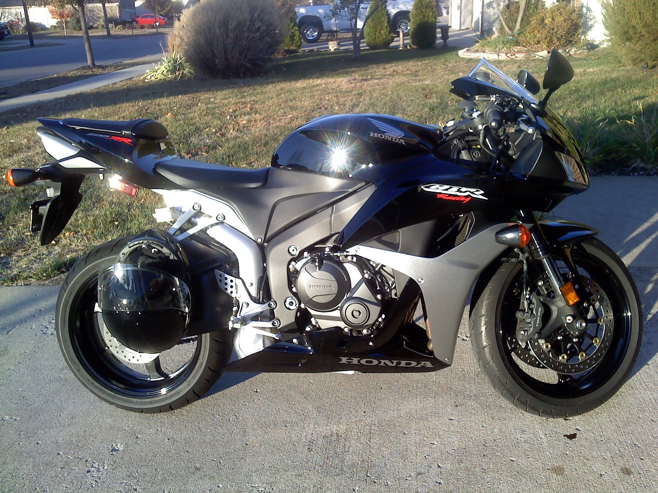 Name:  CBR 600RR#1.jpg
Views: 876
Size:  627.0 KB